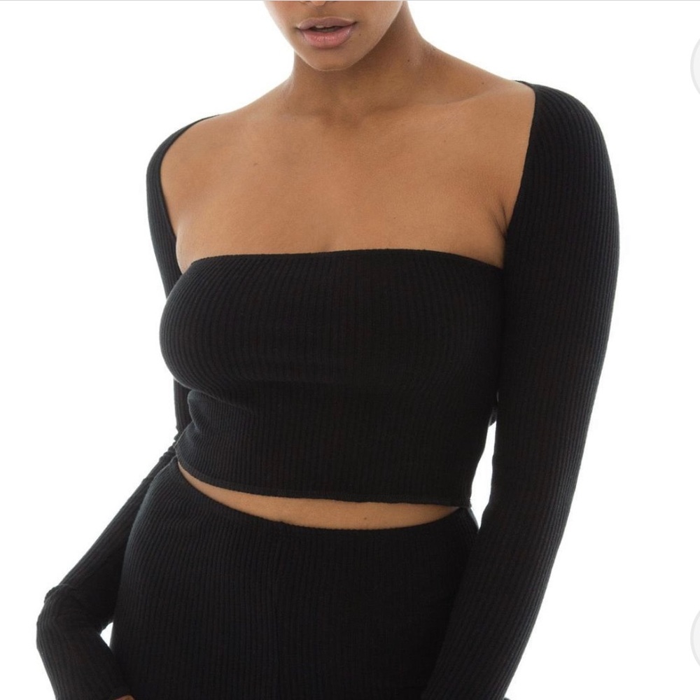 Are You Am I Ara Top Black 🖤